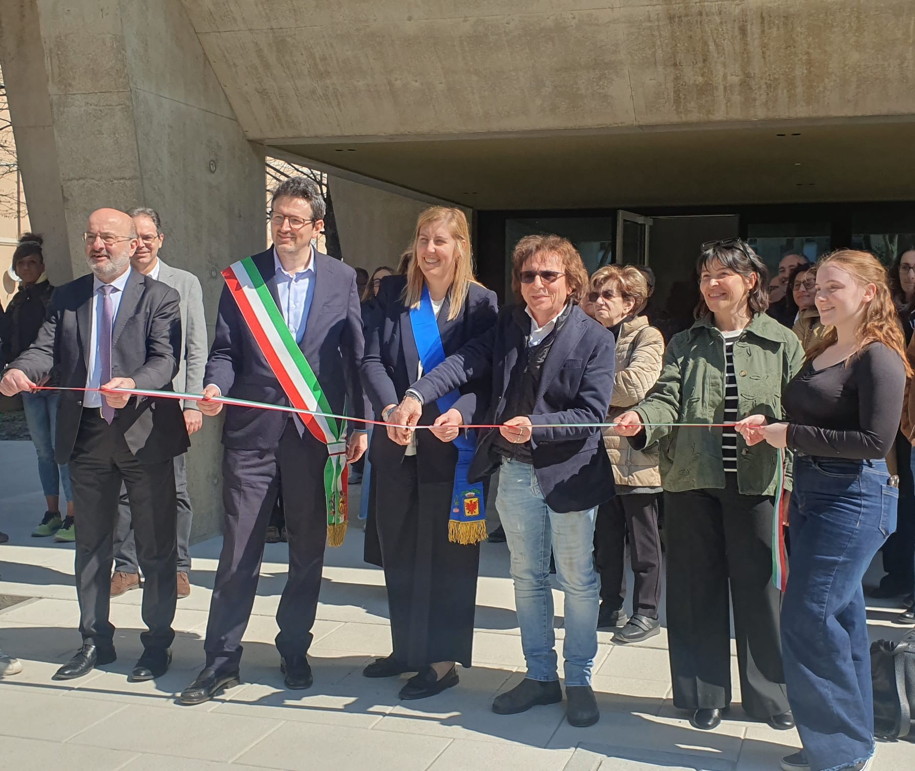 Inaugurati la nuova palestra, la nuova Biblioteca, i nuovi laboratori polifunzionali